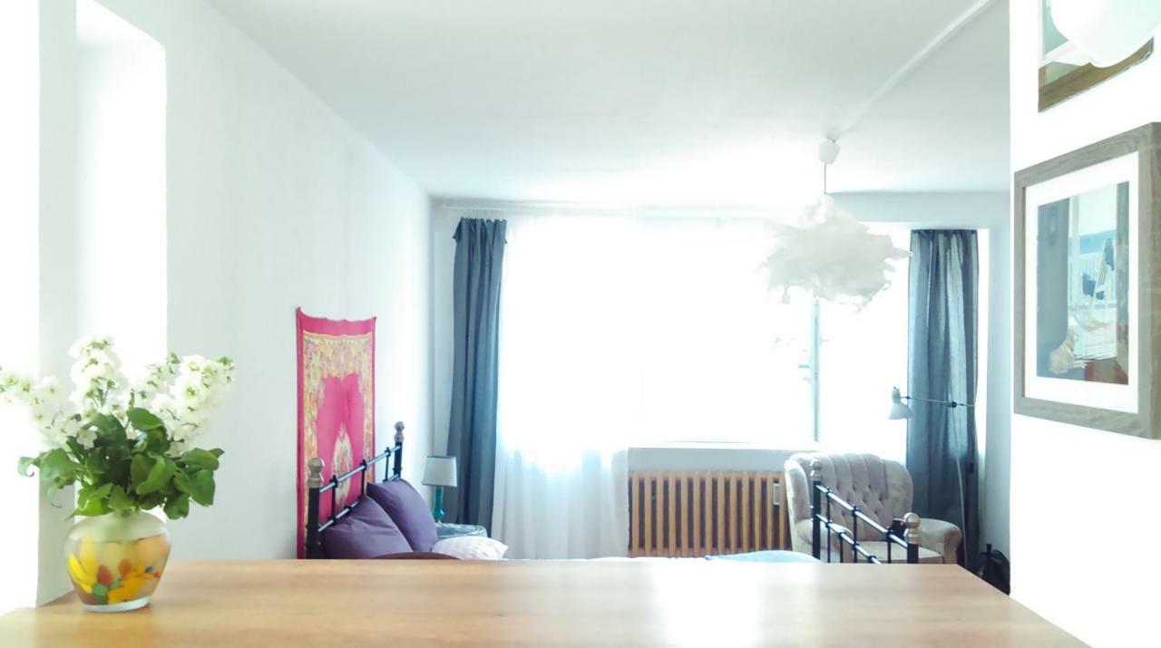 Apartament Pod Rozowa Swinka Apartman Varsó Kültér fotó